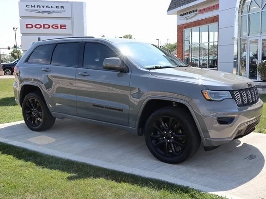2021 Jeep Grand Cherokee Laredo X photo 1