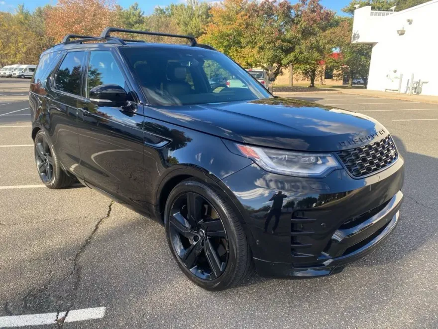 2024 Land Rover Discovery SE photo 1