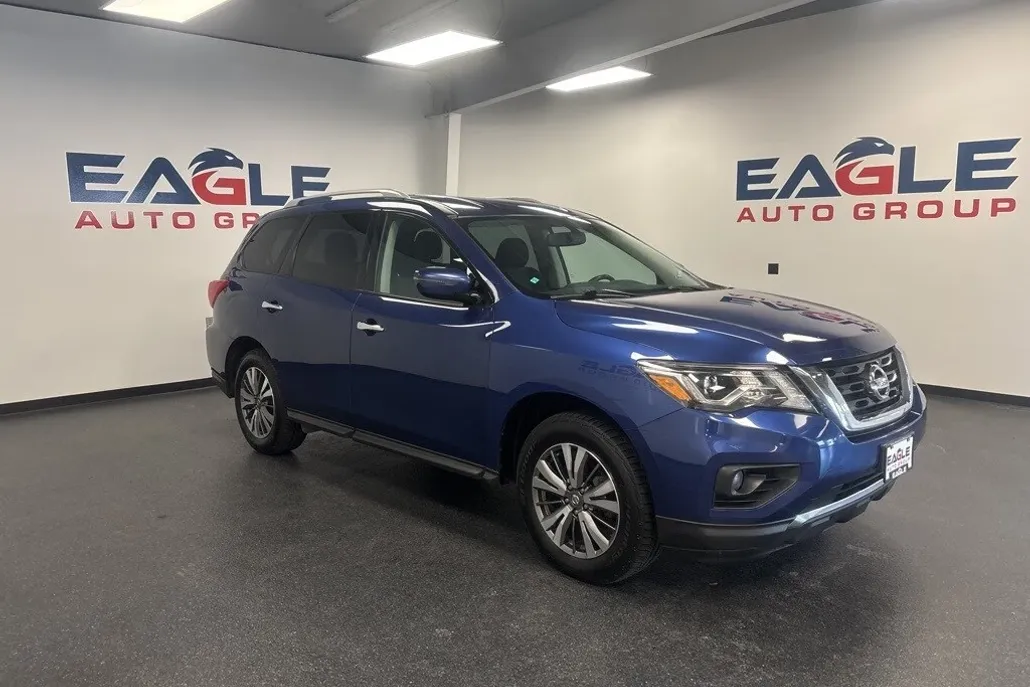 2020 Nissan Pathfinder SV photo 1