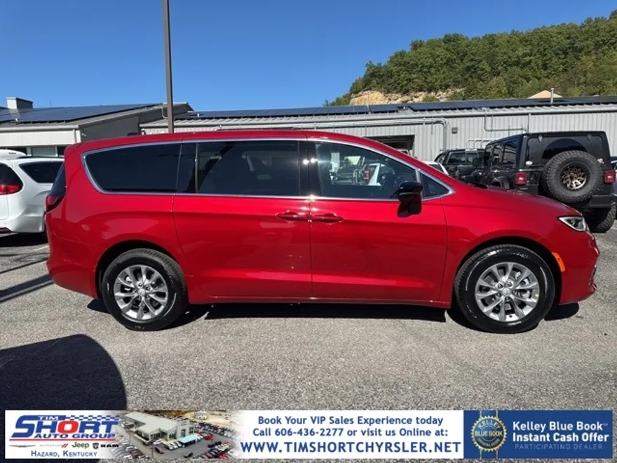 2026 Chrysler Pacifica photo 1
