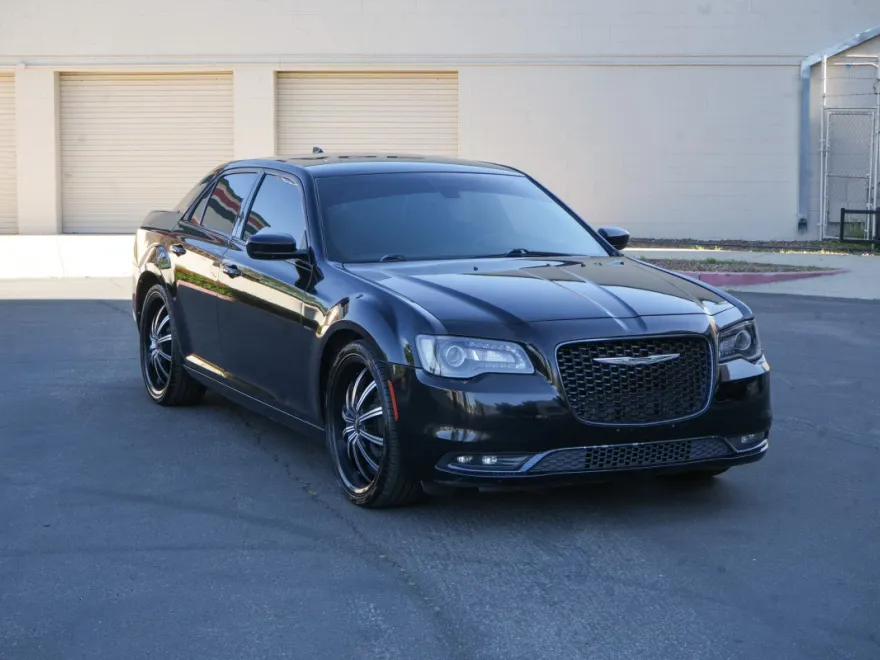 2019 Chrysler 300 S photo 1