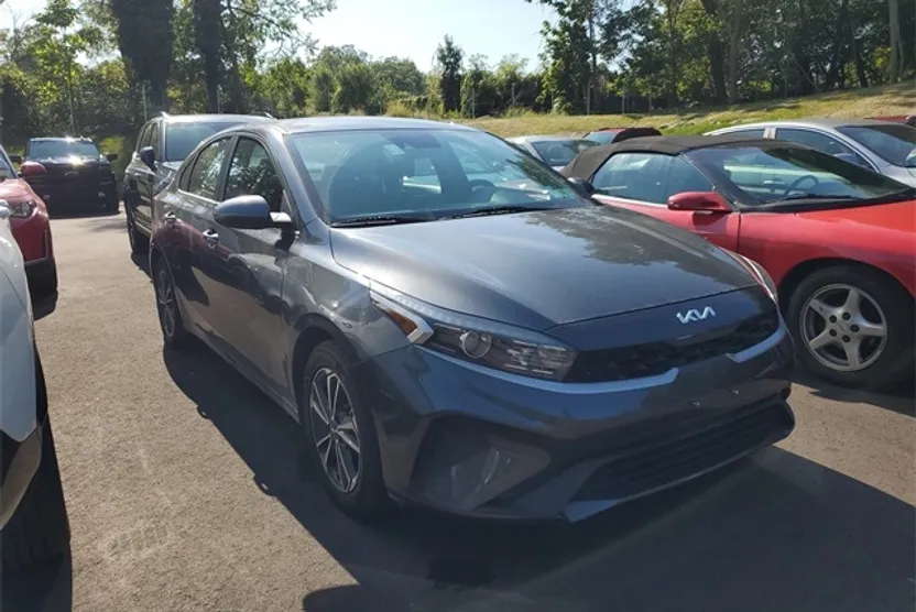2023 Kia Forte LXS photo 1