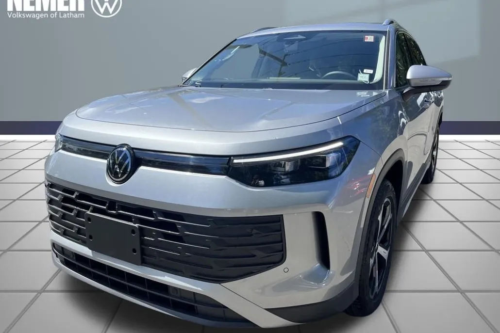 2025 Volkswagen Tiguan SE photo 1