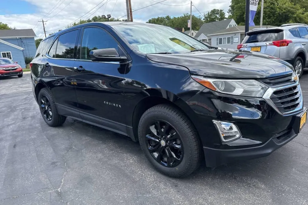 2020 Chevrolet Equinox LT photo 1