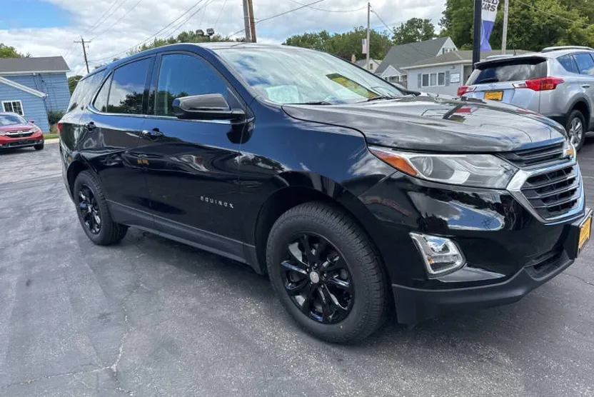 2020 Chevrolet Equinox LT photo 1