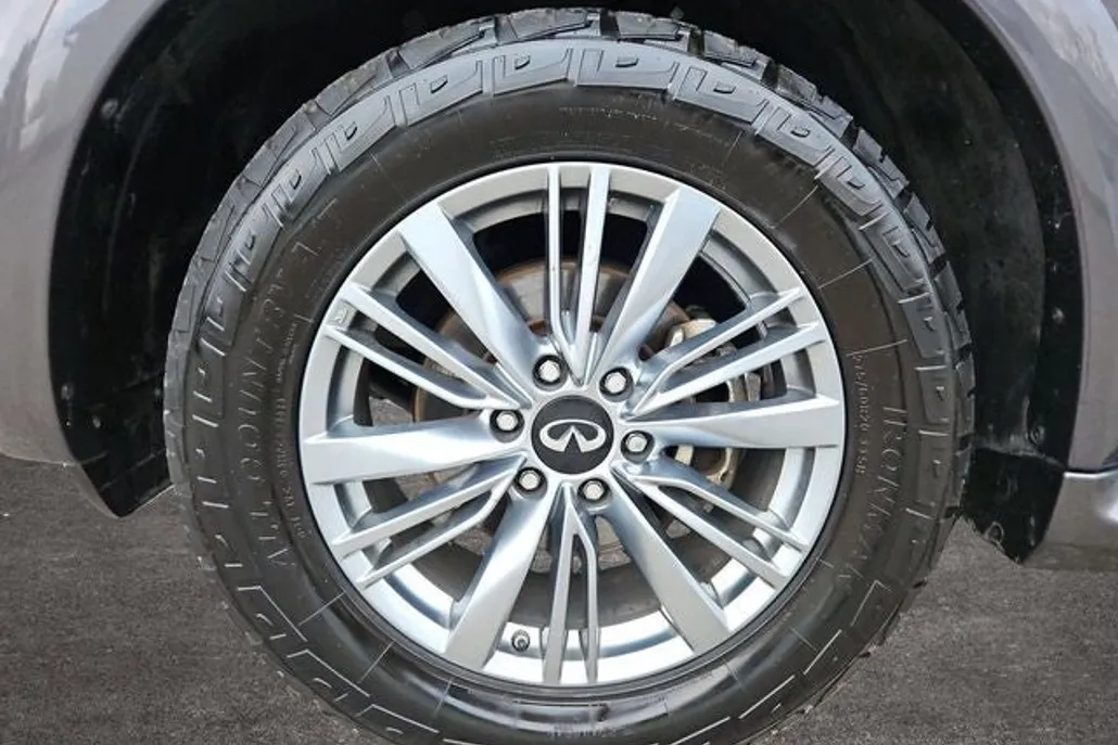 2022 Infiniti QX80 Luxe photo 1