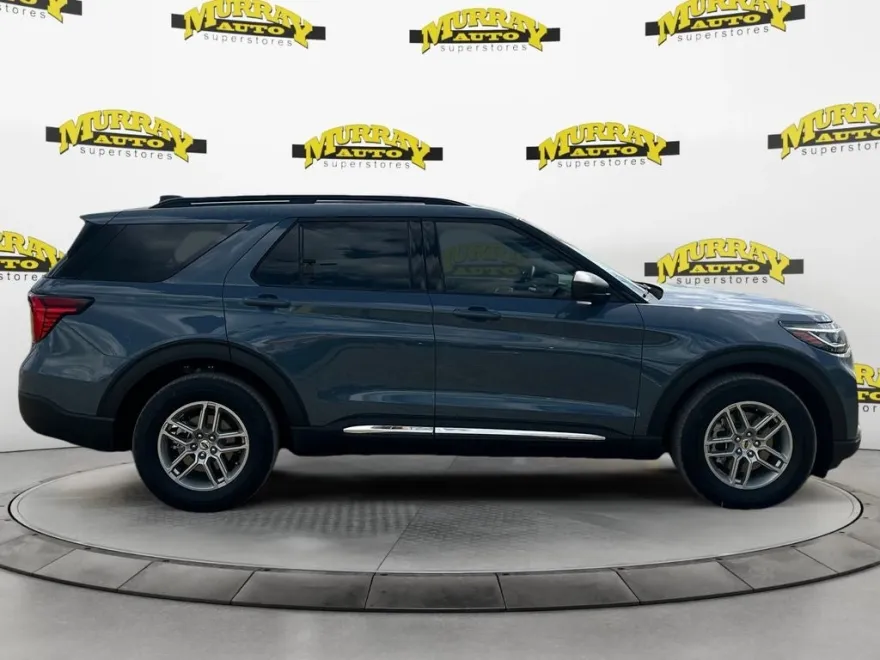 2025 Ford Explorer photo 1