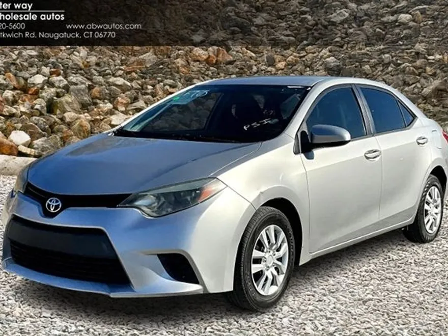 2015 Toyota Corolla L photo 1