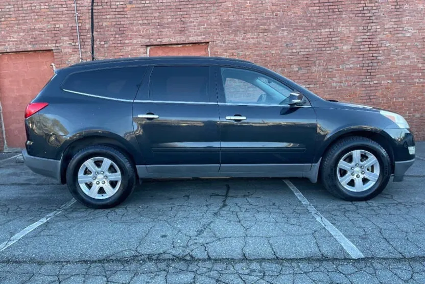 2012 Chevrolet Traverse 1LT photo 1