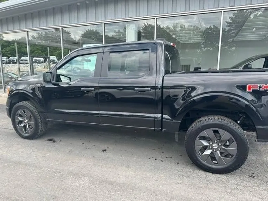 2022 Ford F-150 XL photo 1