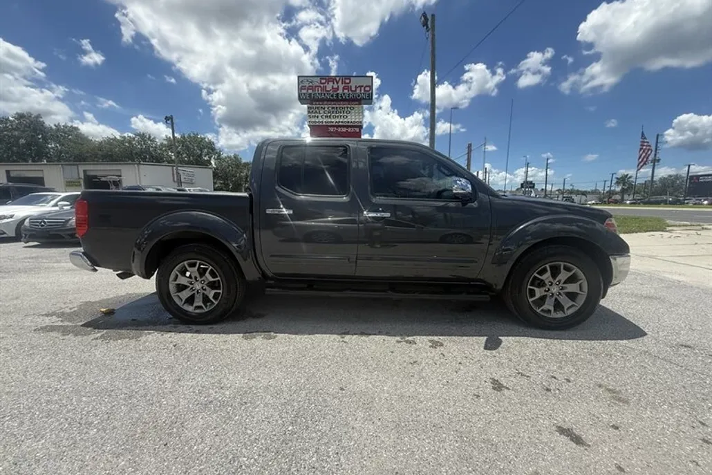 2014 Nissan Frontier SL photo 1