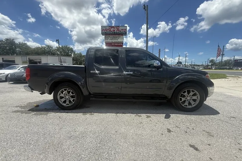 2014 Nissan Frontier SL photo 1