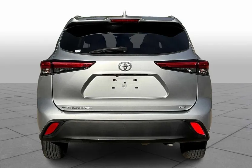 2022 Toyota Highlander XLE photo 1