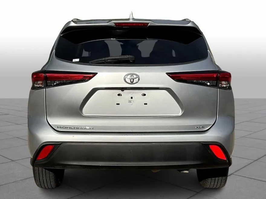 2022 Toyota Highlander XLE photo 1