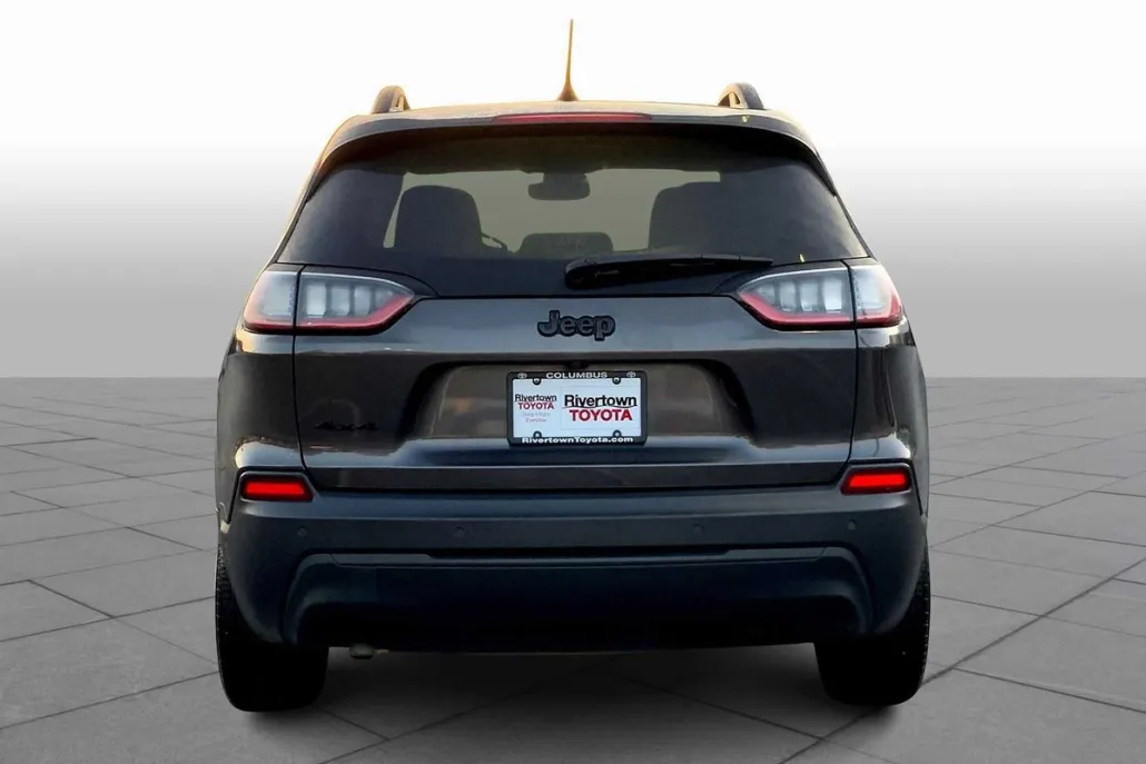 2023 Jeep Cherokee Altitude Lux photo 1