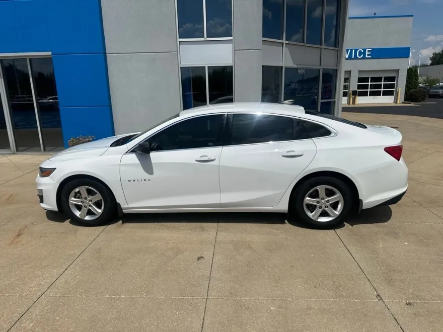 2021 Chevrolet Malibu photo 1