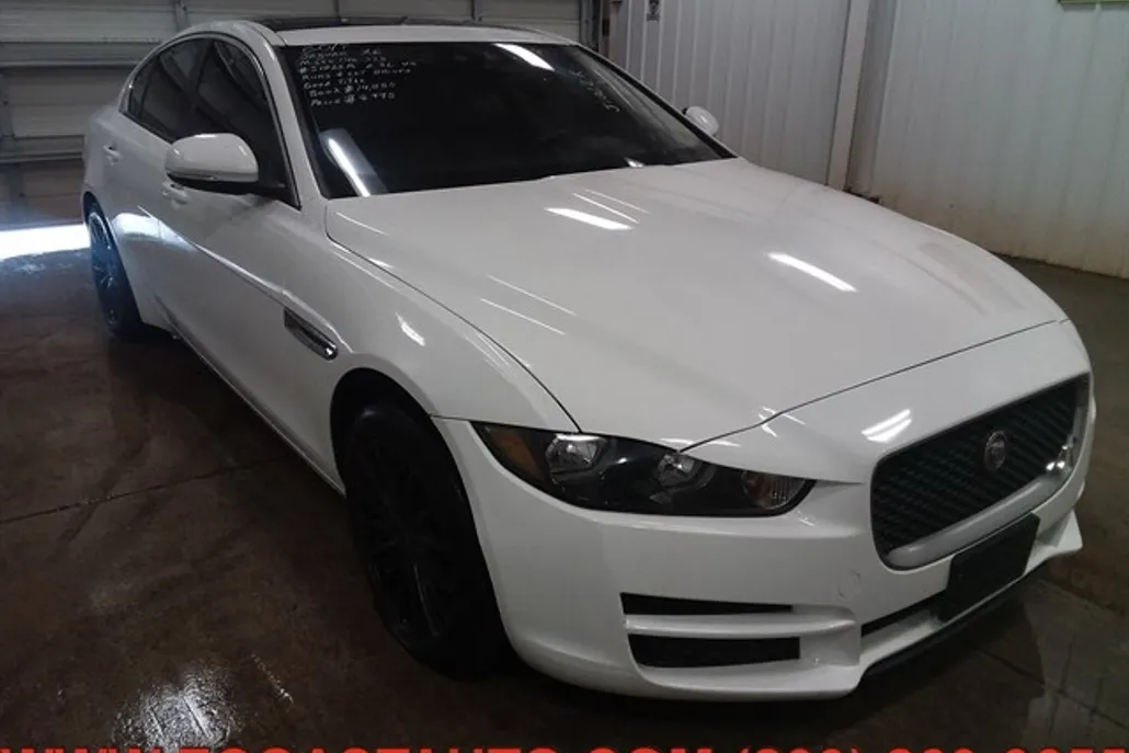 2017 Jaguar XE photo 1