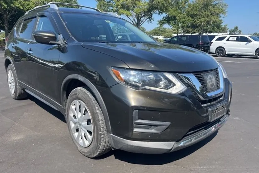 2017 Nissan Rogue S photo 1