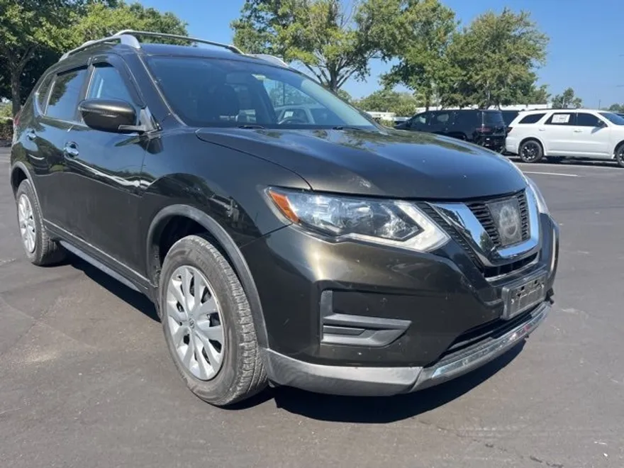 2017 Nissan Rogue S photo 1