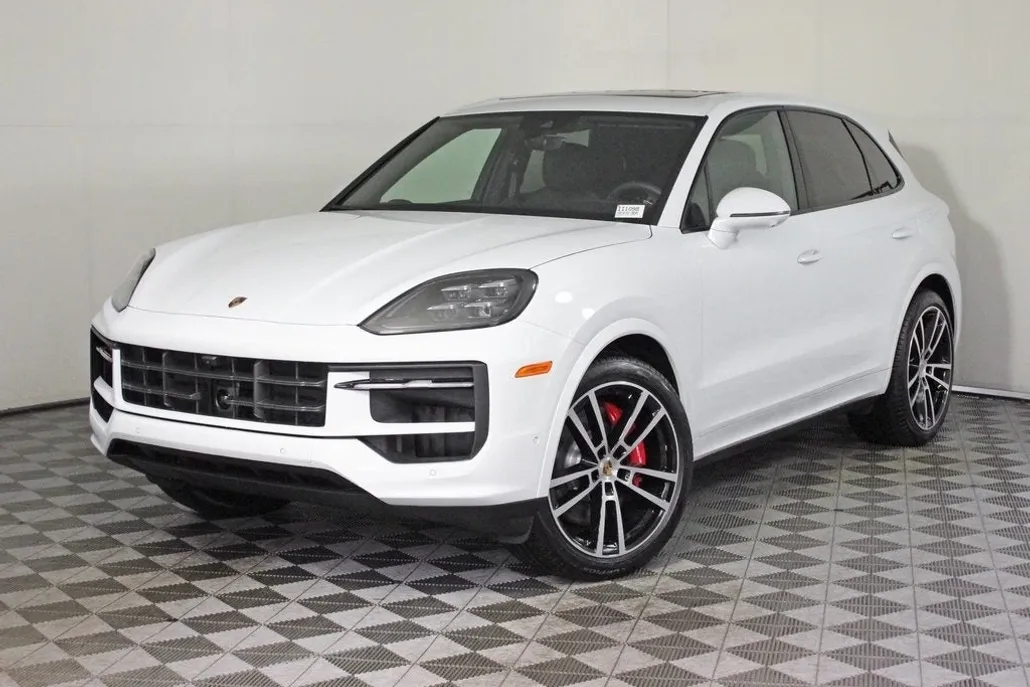 2025 Porsche Cayenne S photo 1