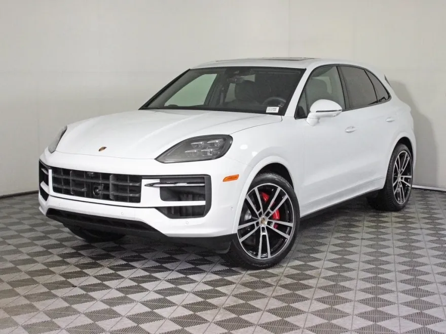 2025 Porsche Cayenne S photo 1