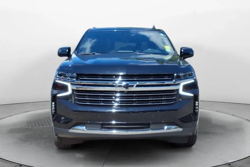2022 Chevrolet Suburban LT photo 1