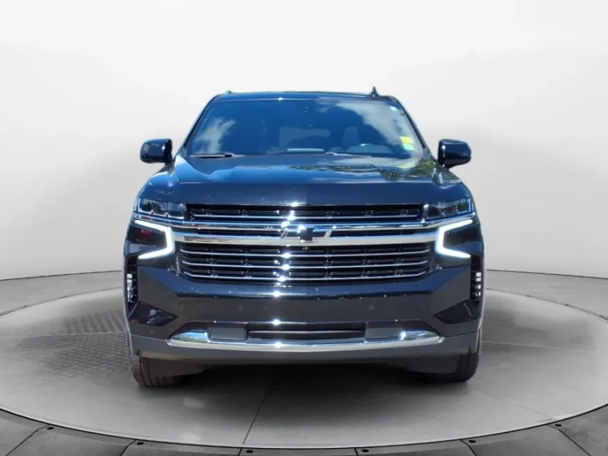 2022 Chevrolet Suburban LT photo 1