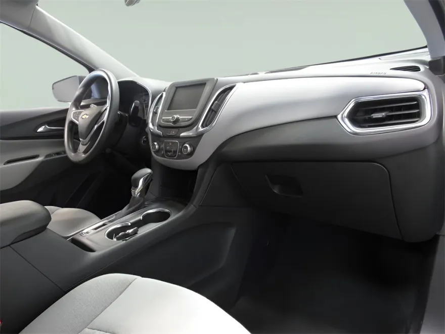 2022 Chevrolet Equinox LS photo 1
