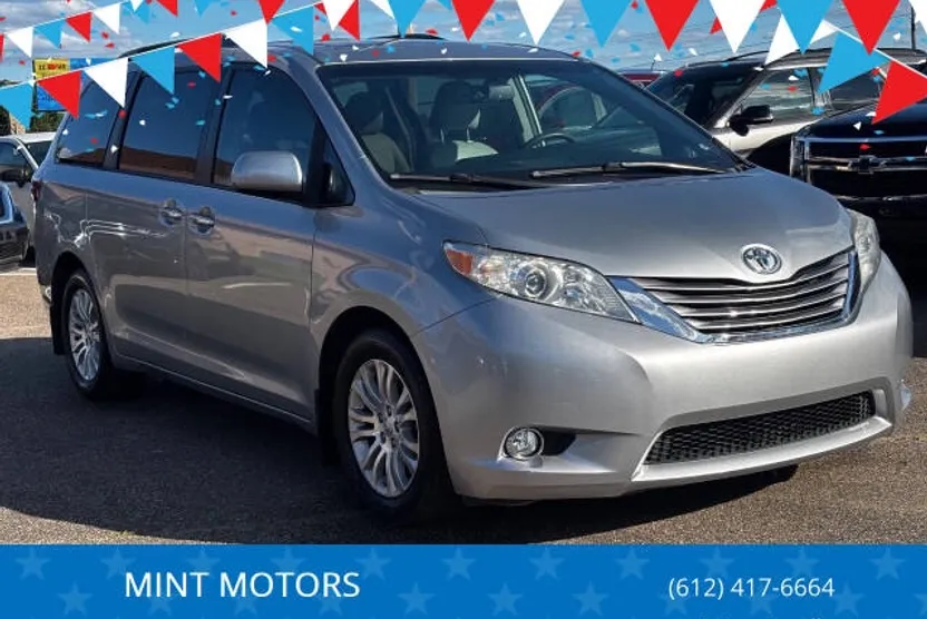 2017 Toyota Sienna Limited XLE Premium photo 1