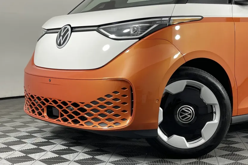 2025 Volkswagen ID. Buzz Pro Plus photo 1