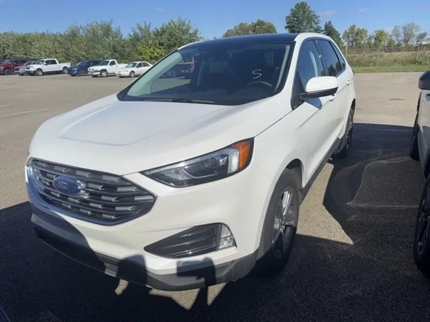 2022 Ford Edge SEL photo 1