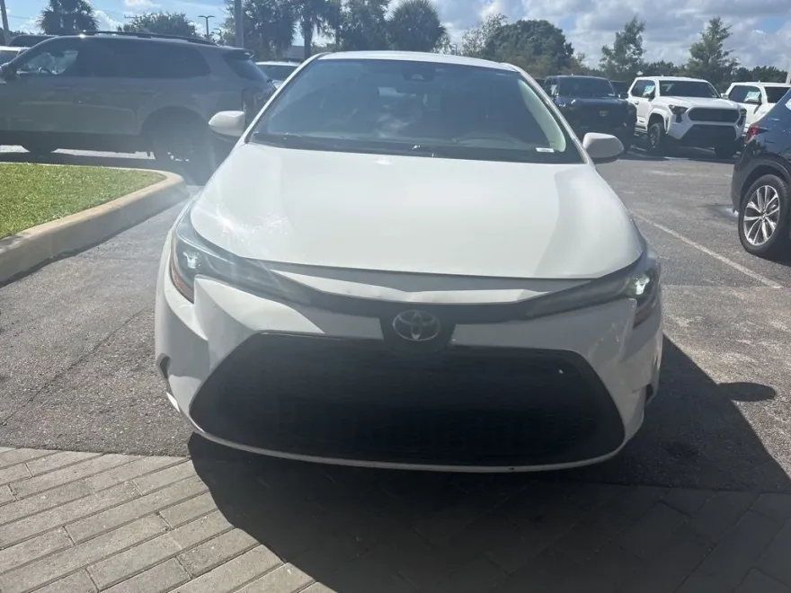 2020 Toyota Corolla LE photo 1