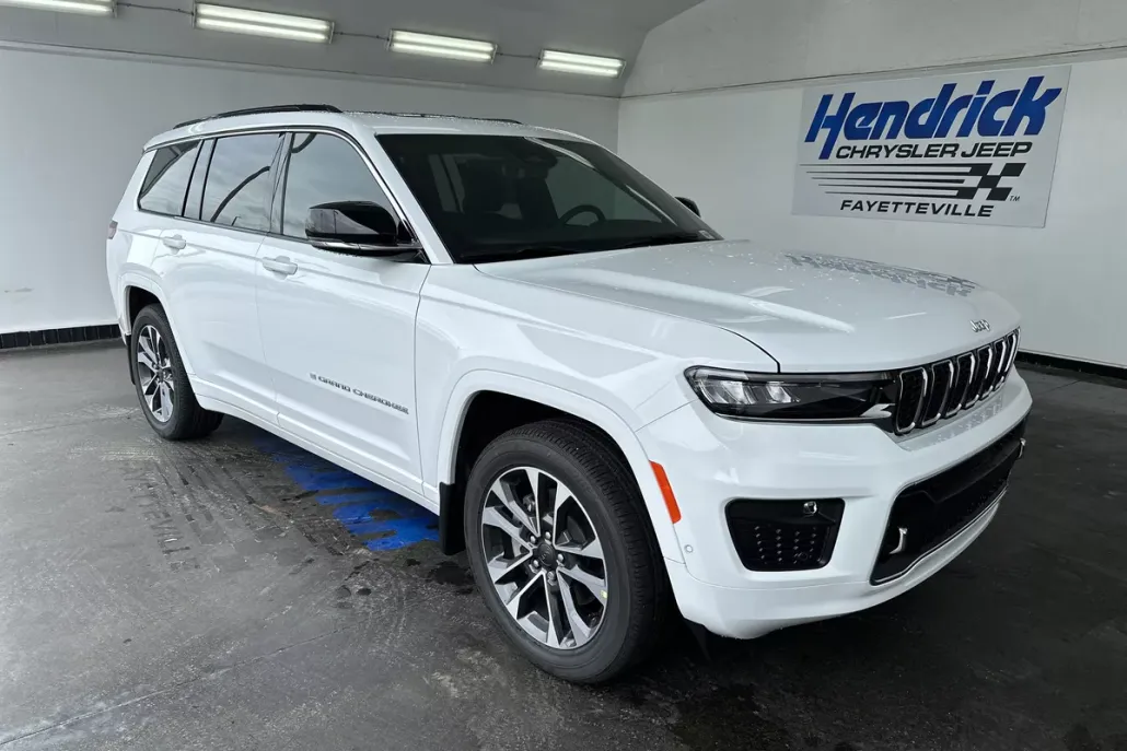 2025 Jeep Grand Cherokee Overland photo 1