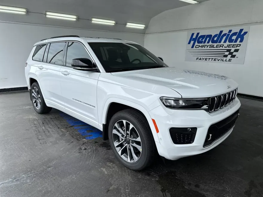 2025 Jeep Grand Cherokee Overland photo 1