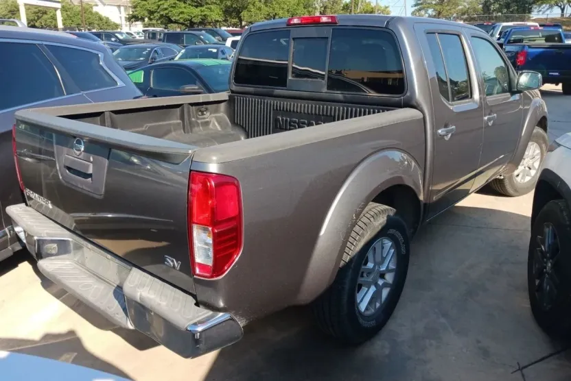2016 Nissan Frontier Crew Cab SV photo 1