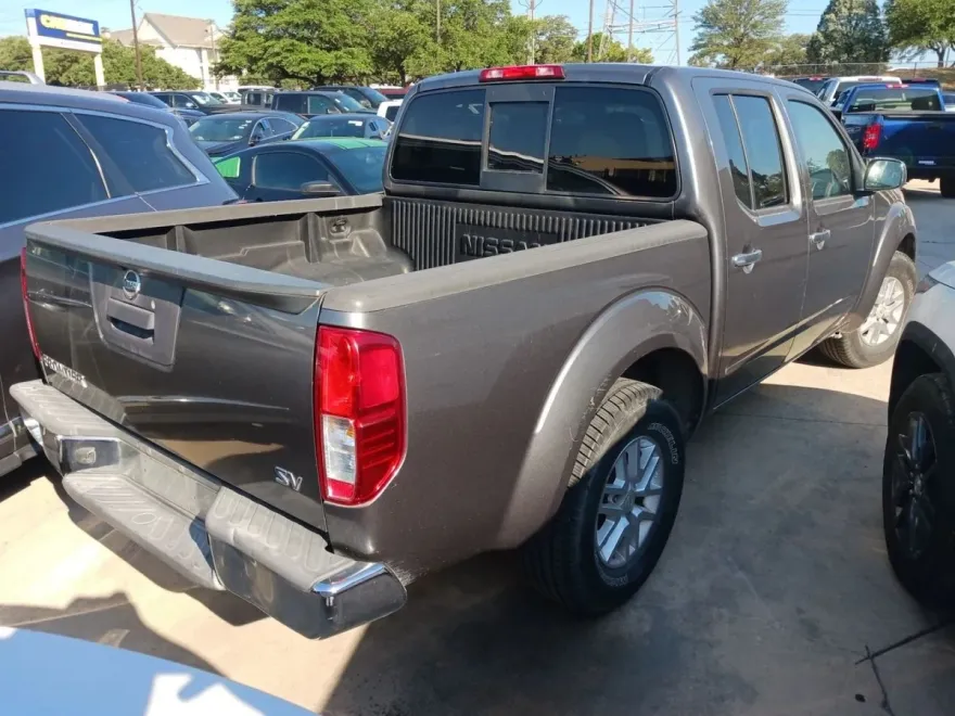 2016 Nissan Frontier Crew Cab SV photo 1