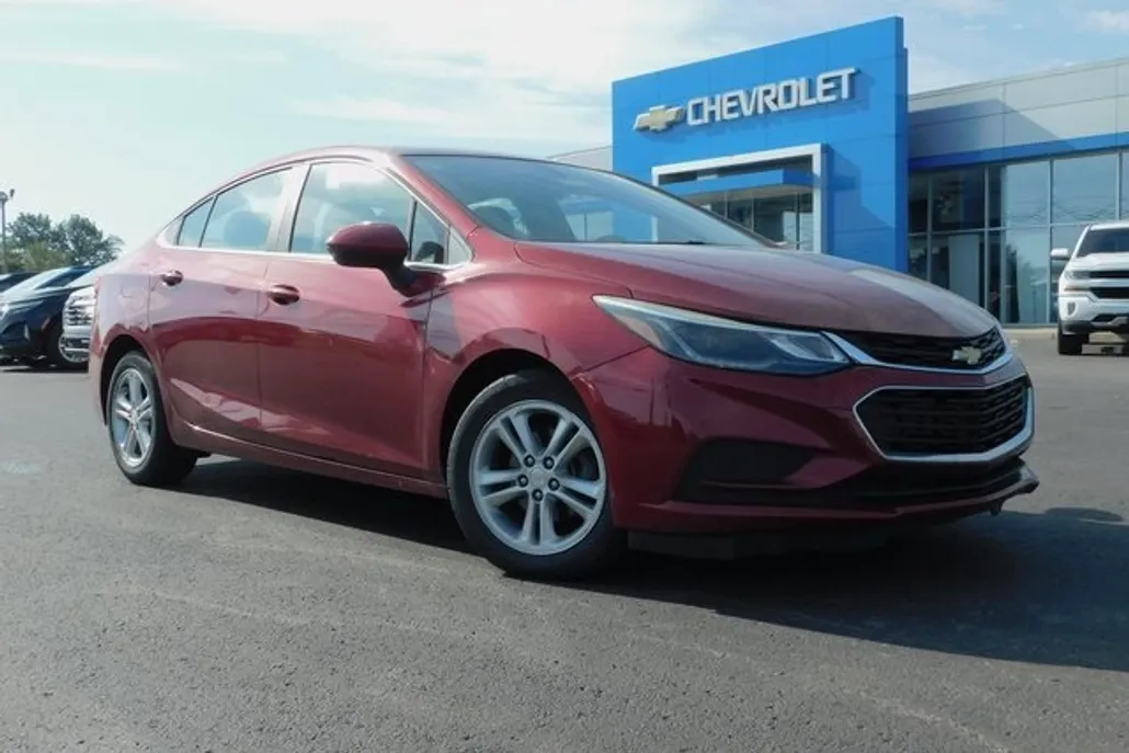 2018 Chevrolet Cruze LT photo 1