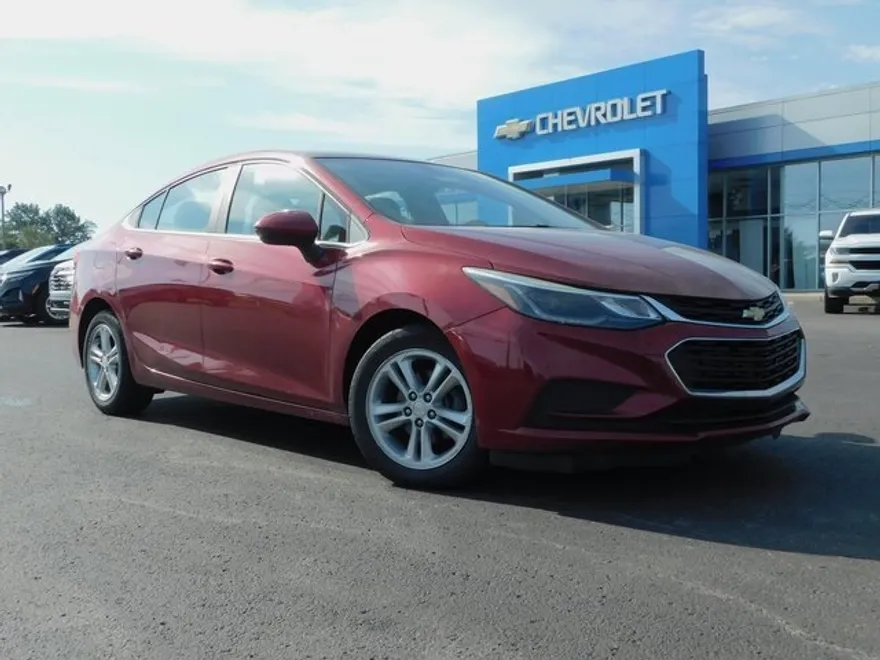 2018 Chevrolet Cruze LT photo 1
