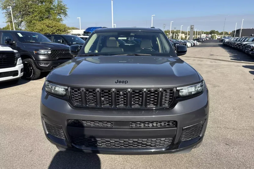 2022 Jeep Grand Cherokee Limited photo 1