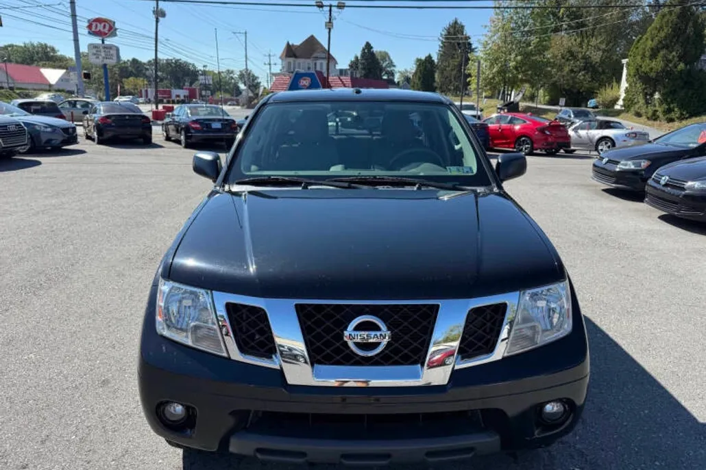 2015 Nissan Frontier SV photo 1