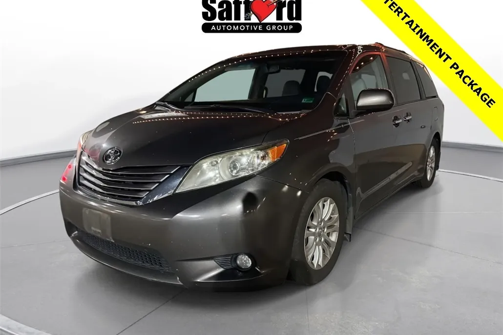 2016 Toyota Sienna XLE Premium photo 1