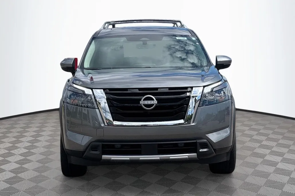 2025 Nissan Pathfinder SL photo 1