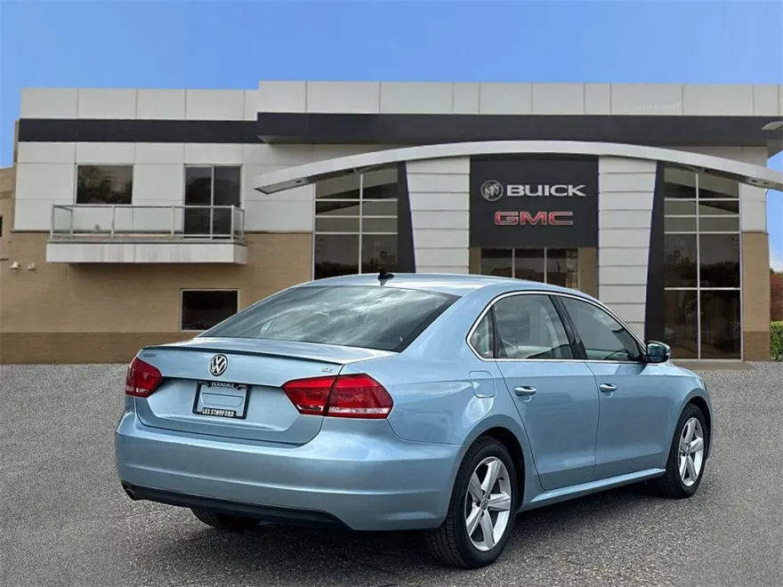 2013 Volkswagen Passat SE photo 1