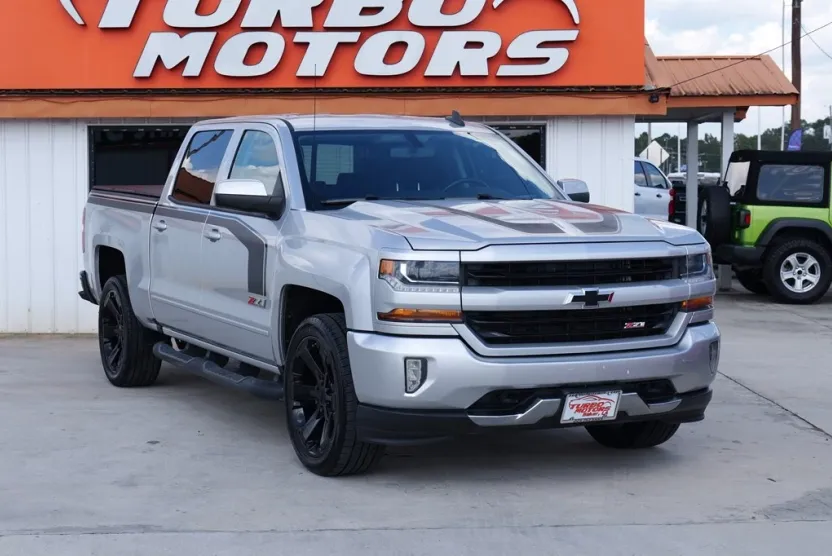 2018 Chevrolet Silverado 1500 LT photo 1