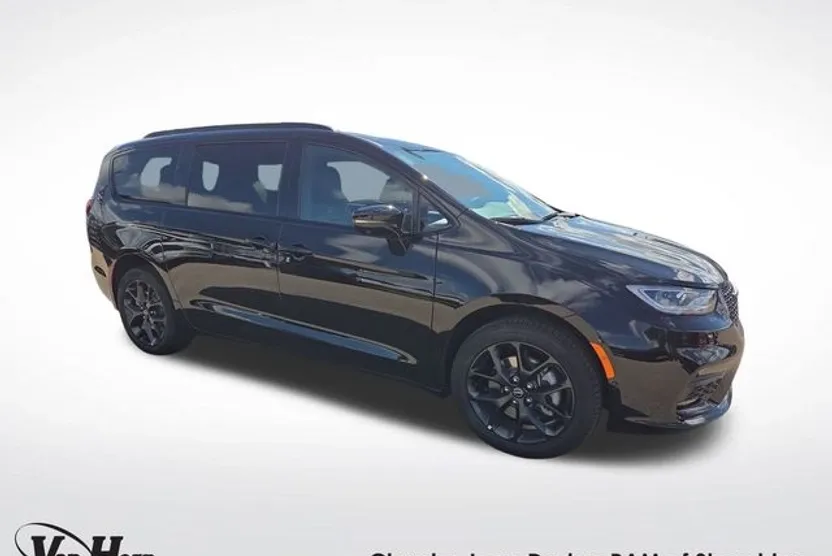 2026 Chrysler Pacifica Limited photo 1