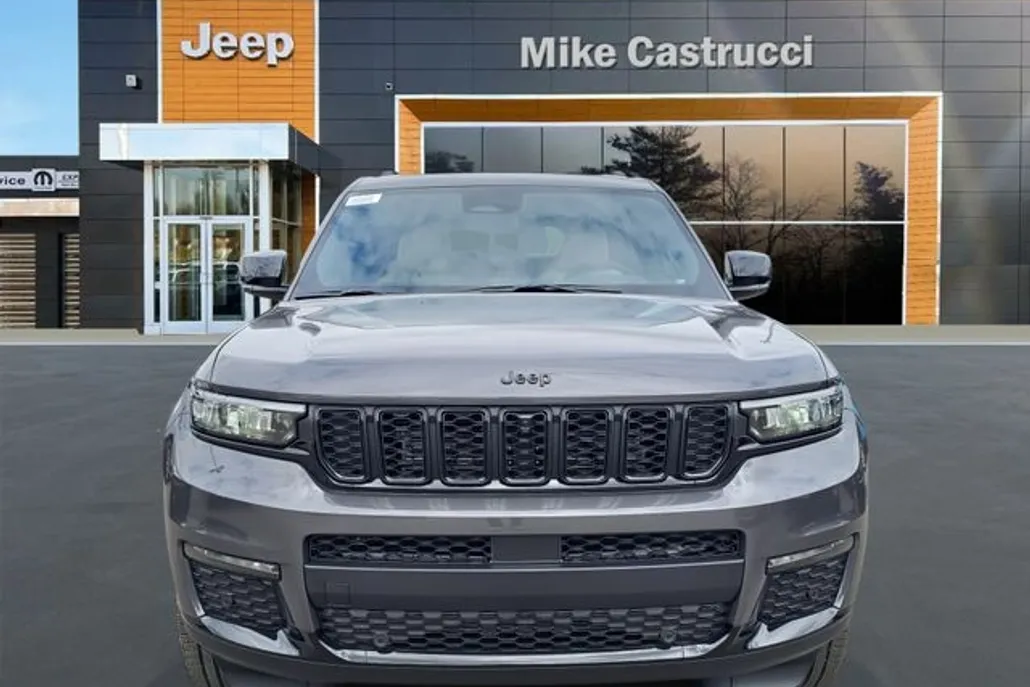 2025 Jeep Grand Cherokee Limited photo 1