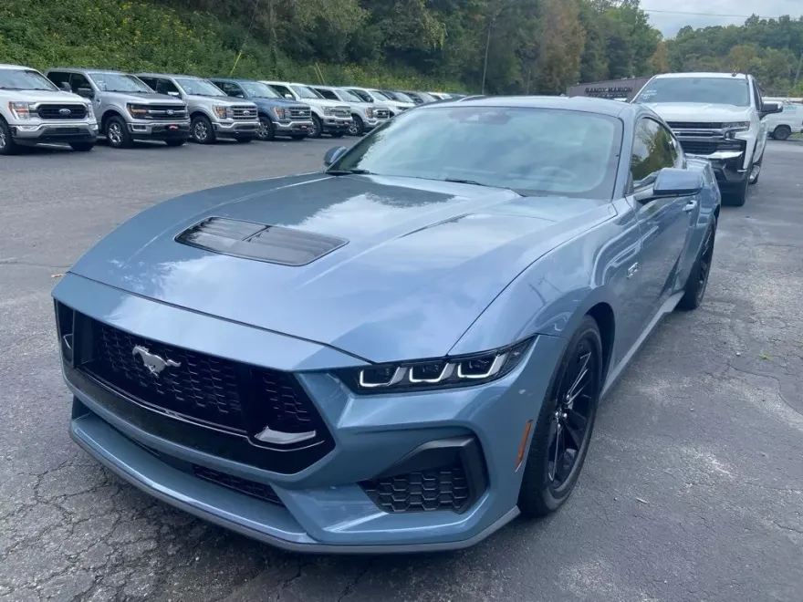 2024 Ford Mustang GT photo 1