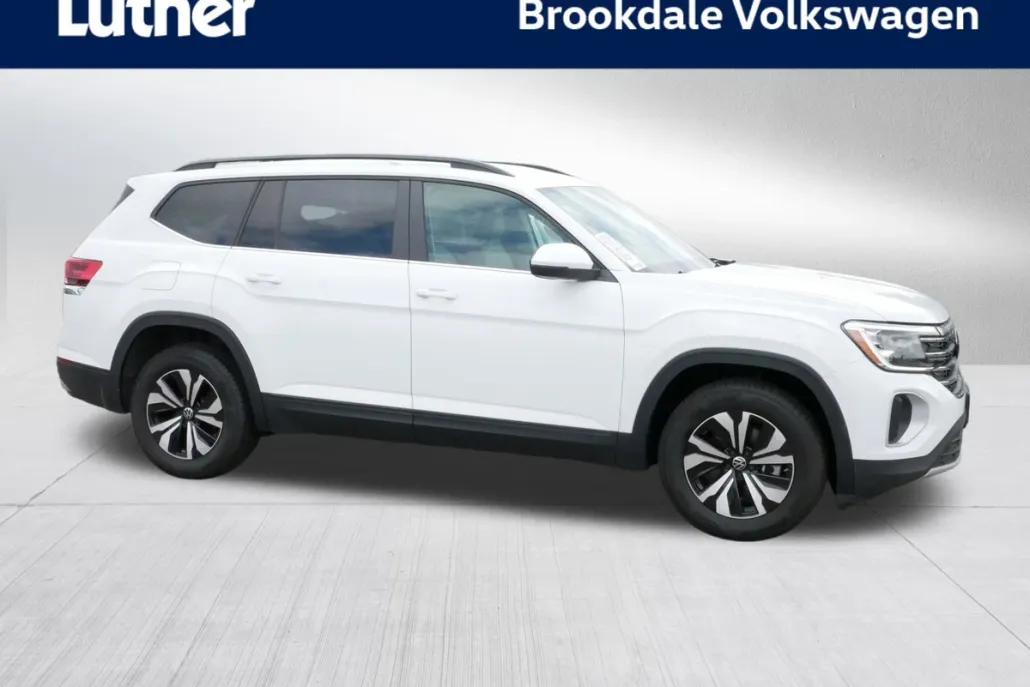 2024 Volkswagen Atlas SE photo 1