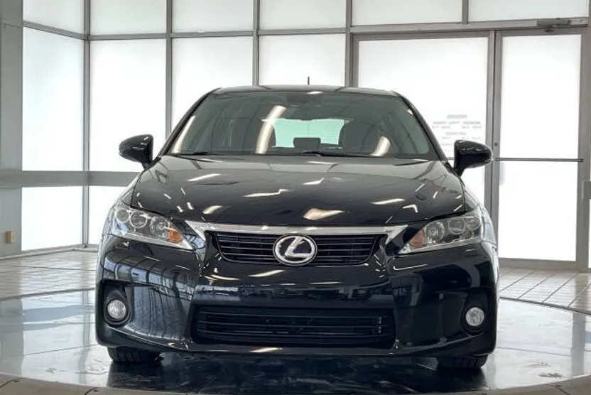 2011 Lexus CT 200h photo 1