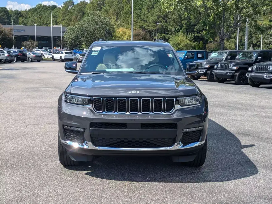 2025 Jeep Grand Cherokee Limited photo 1
